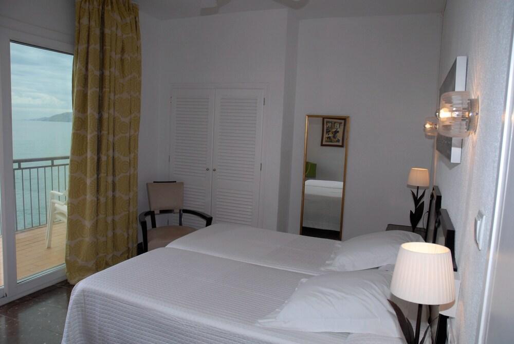 Hotel Grifeu Llança Екстериор снимка
