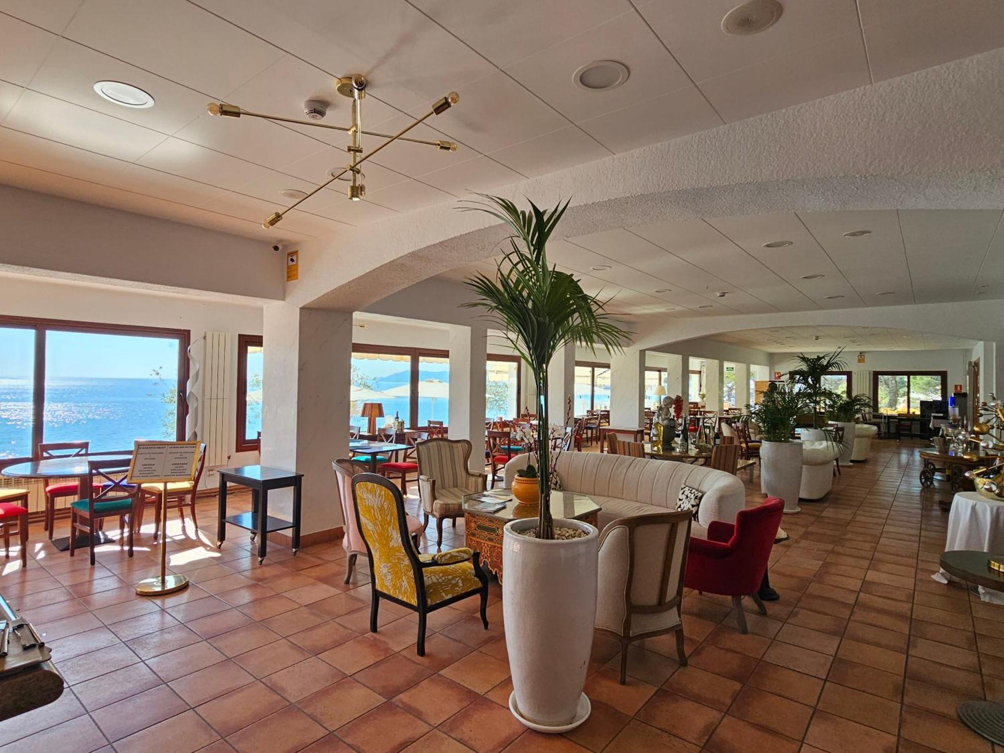 Hotel Grifeu Llança Екстериор снимка