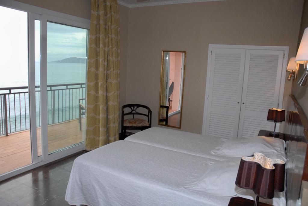 Hotel Grifeu Llança Екстериор снимка