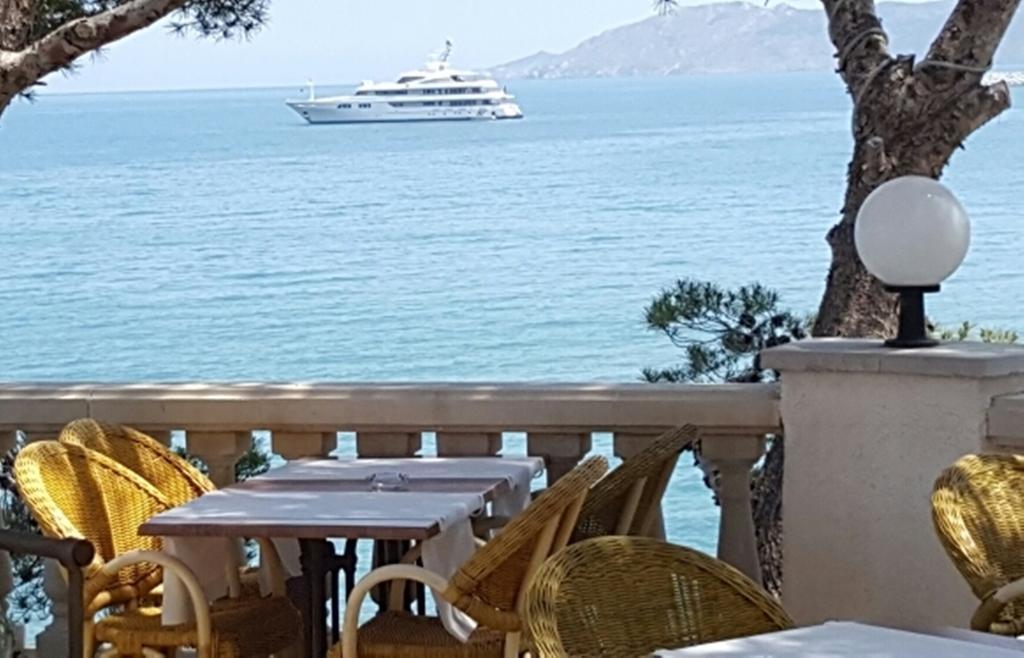 Hotel Grifeu Llança Екстериор снимка
