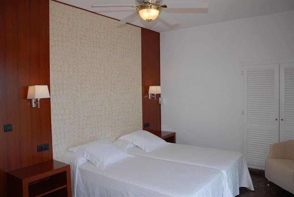 Hotel Grifeu Llança Екстериор снимка